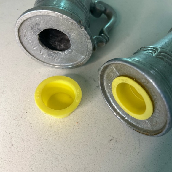 Vtg. Pewter Medieval Tavern Salt & Pepper Shakers “Country Ware 1976” 800 - Picture 8 of 12